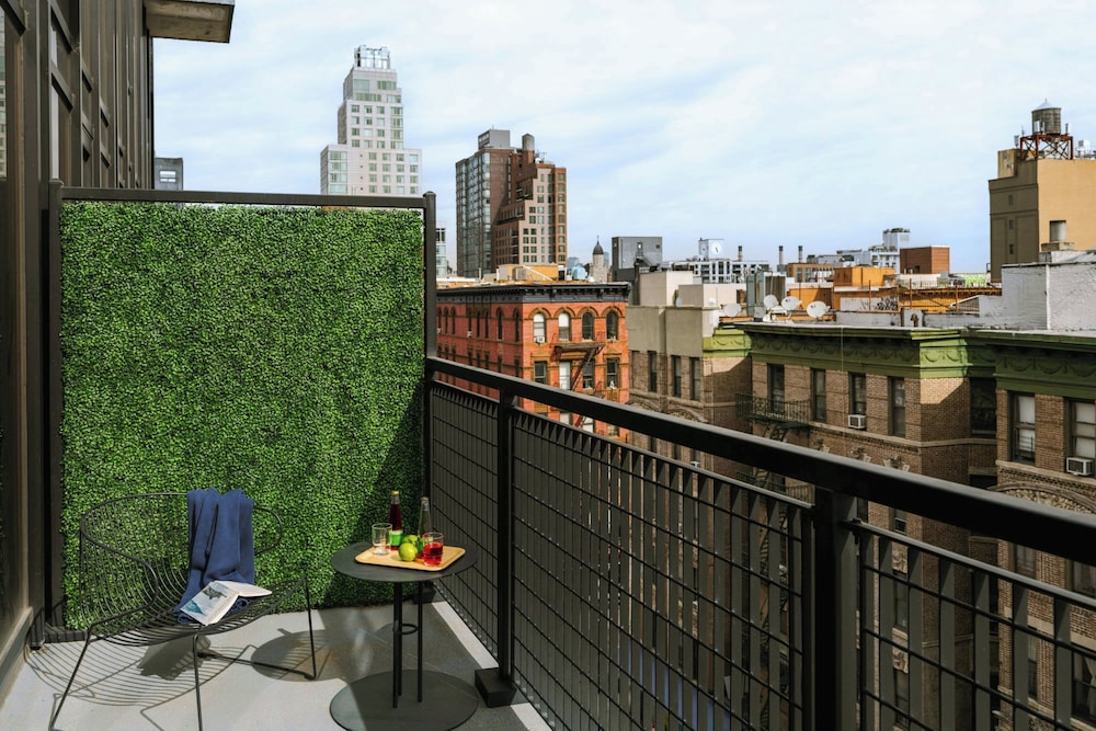 Room, 1 King Bed, Balcony photo 3