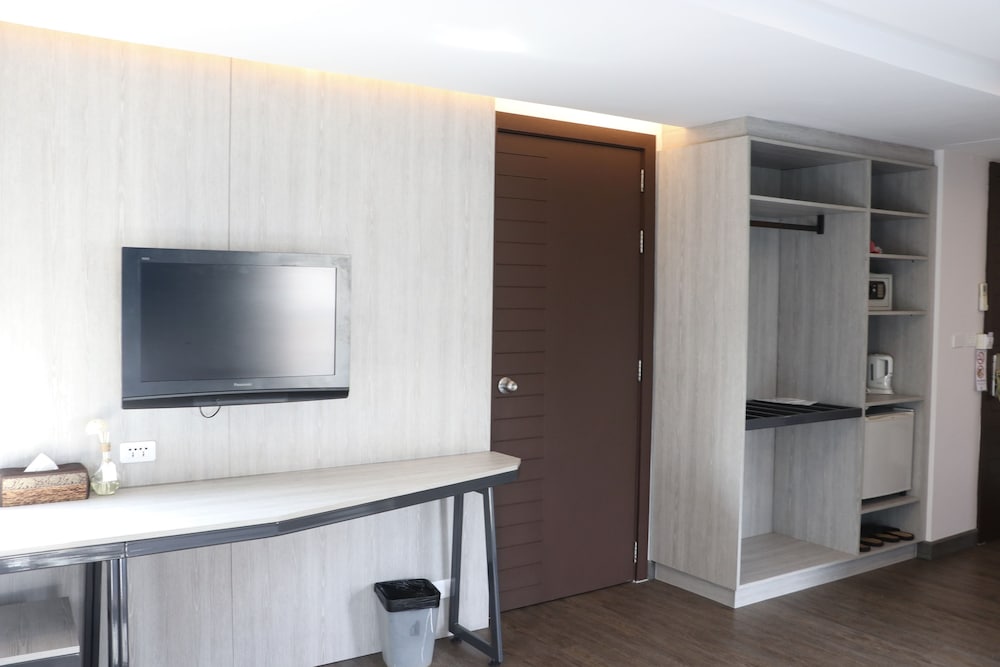 Premier Suite with City Views photo 3