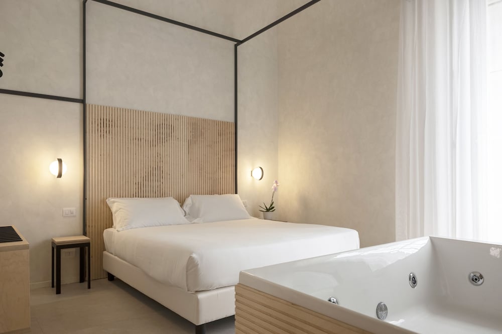 Honeymoon Suite