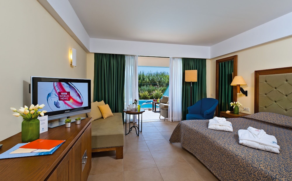 Superior Double Room, Sharing Pool photo 3