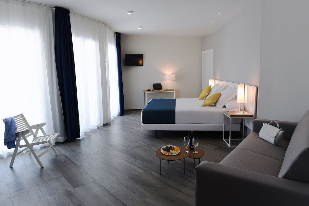 Superior Double Room, Balcony, Sea View photo 2