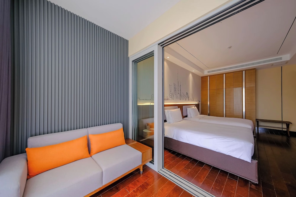 Luxury Suite, Garden View