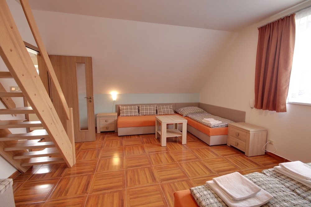 Family Studio, Multiple Beds, Garden View, Courtyard Area photo 2