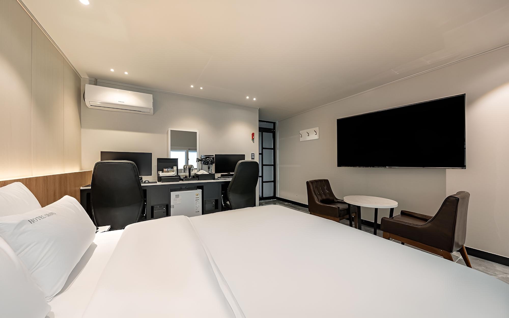 Room (Couple PC Room (Smart TV 2PC Netflix)) - Photo 3