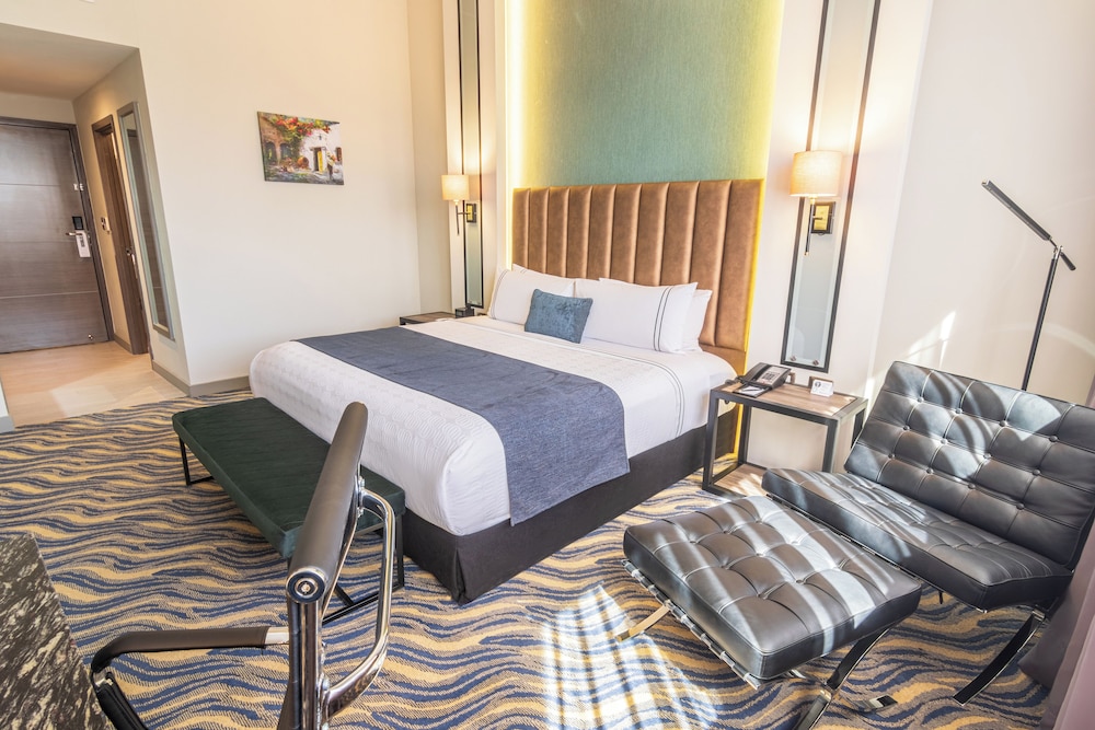Executive Room, 1 King Bed - Photo 5