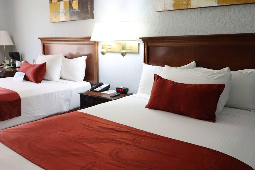 Room, 2 Double Beds, Non Smoking (Accesible) - Photo 1