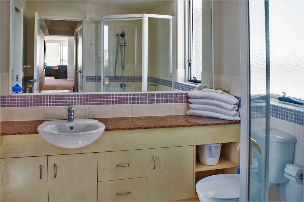 Apartment, 3 Bedrooms, Kitchen (2 Night, Ocean Views) photo 2