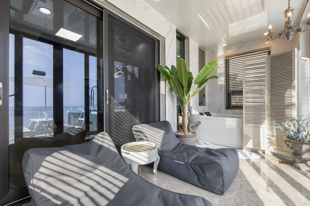 Basic Room, 1 Queen Bed, Ocean View (private whirlpool, 102) - Photo 13