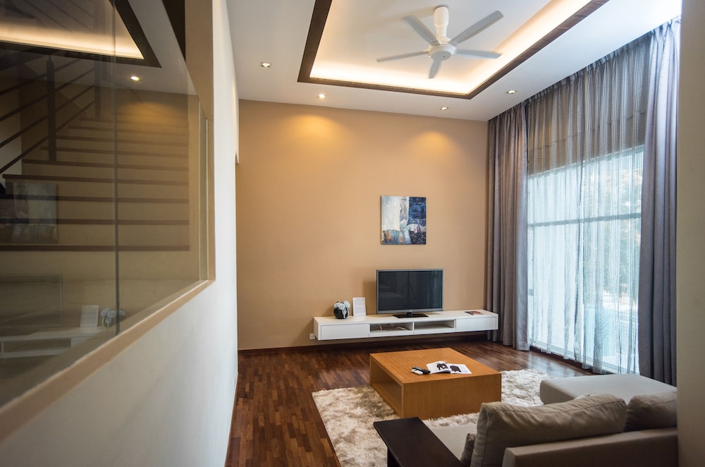 Grand Bungalow photo 2