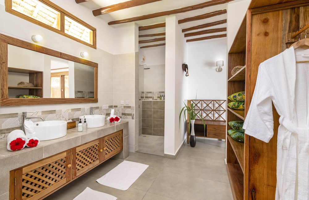 Beachfront Bungalow with Plunge Pool