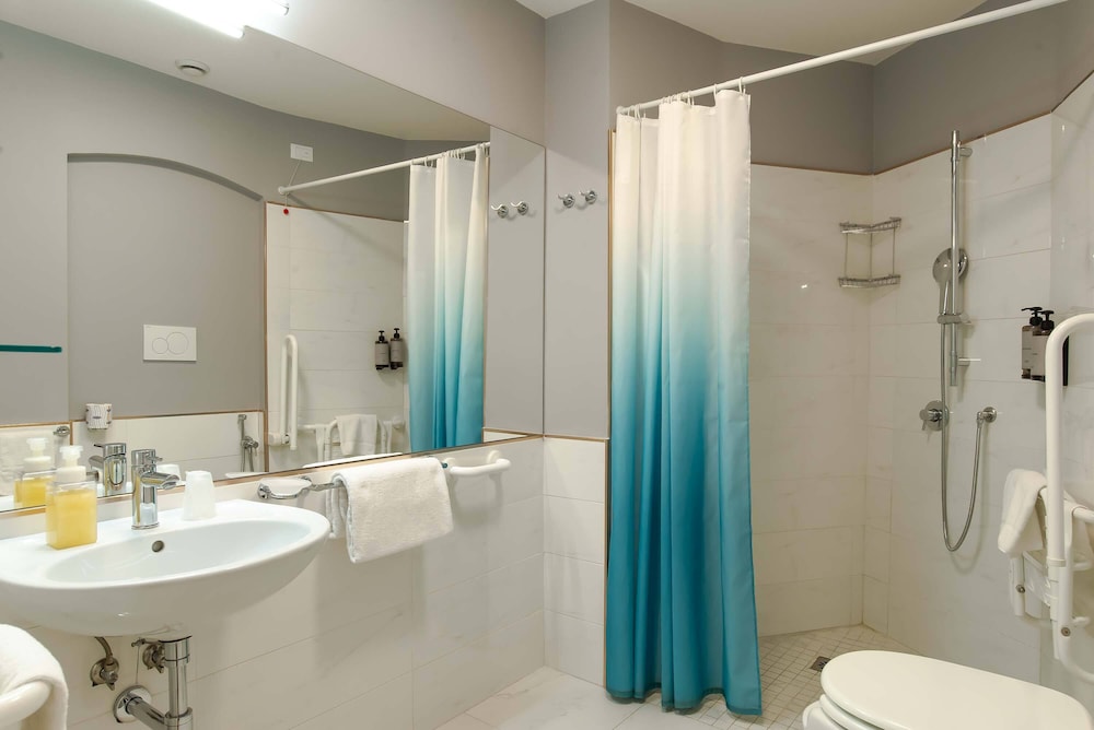 Standard Triple Room photo 3