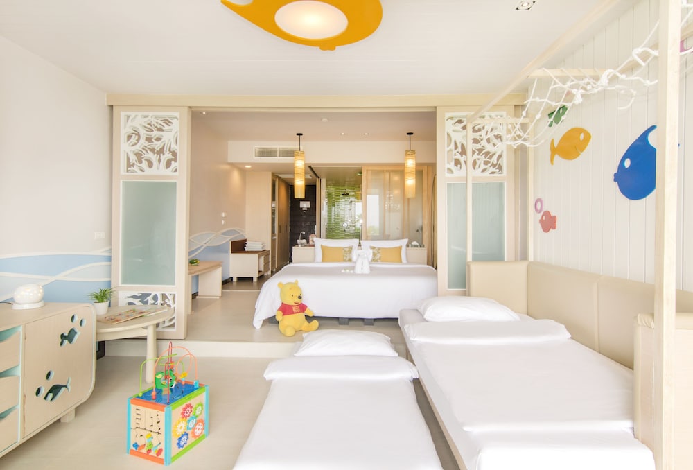 Family Room - Photo 5