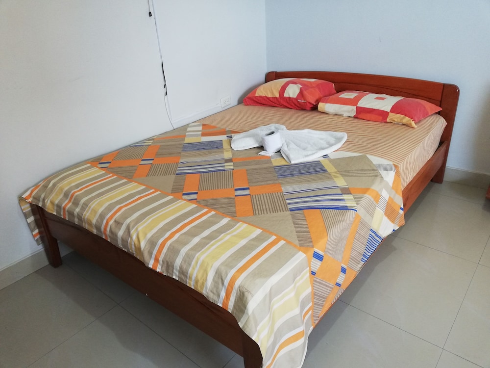 Habitación Matrimonial (01 cama de dos plazas)