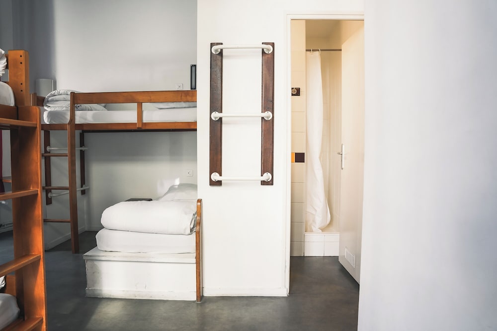 Basic Room, Shared Bathroom (5 People) photo 2
