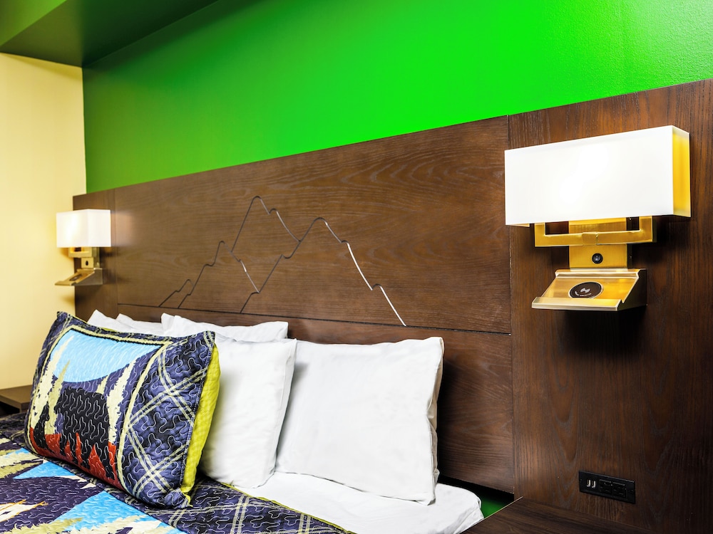 Deluxe Room, 2 Queen Beds - Photo 2