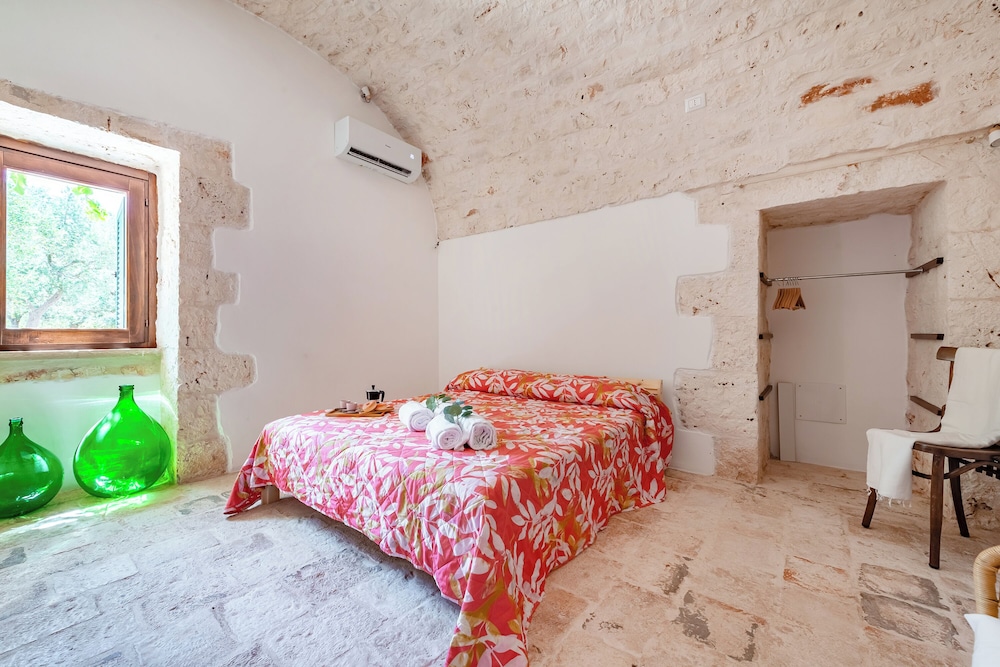 Family Villa, Multiple Bedrooms, 2 Bathrooms, Mountainside (Lamia Terra)