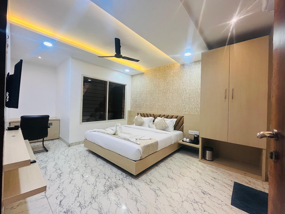 Standard Double Room, City View