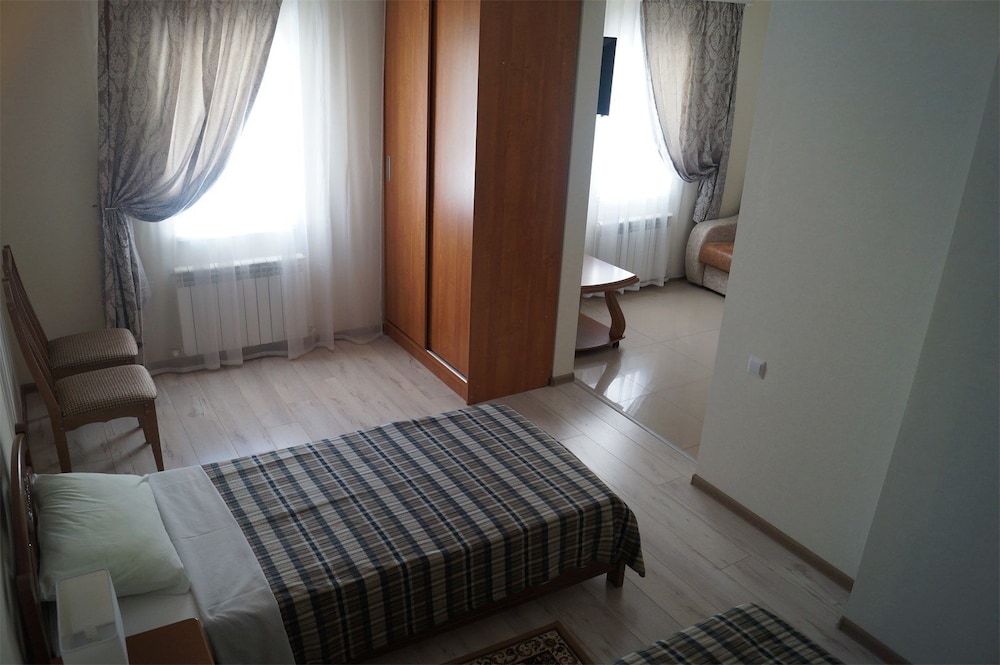 Standard Triple Room, Multiple Beds, Non Smoking photo 1