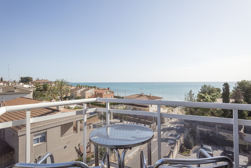 Double Room, with Balcony and Bathtub, Partial Sea View photo 3