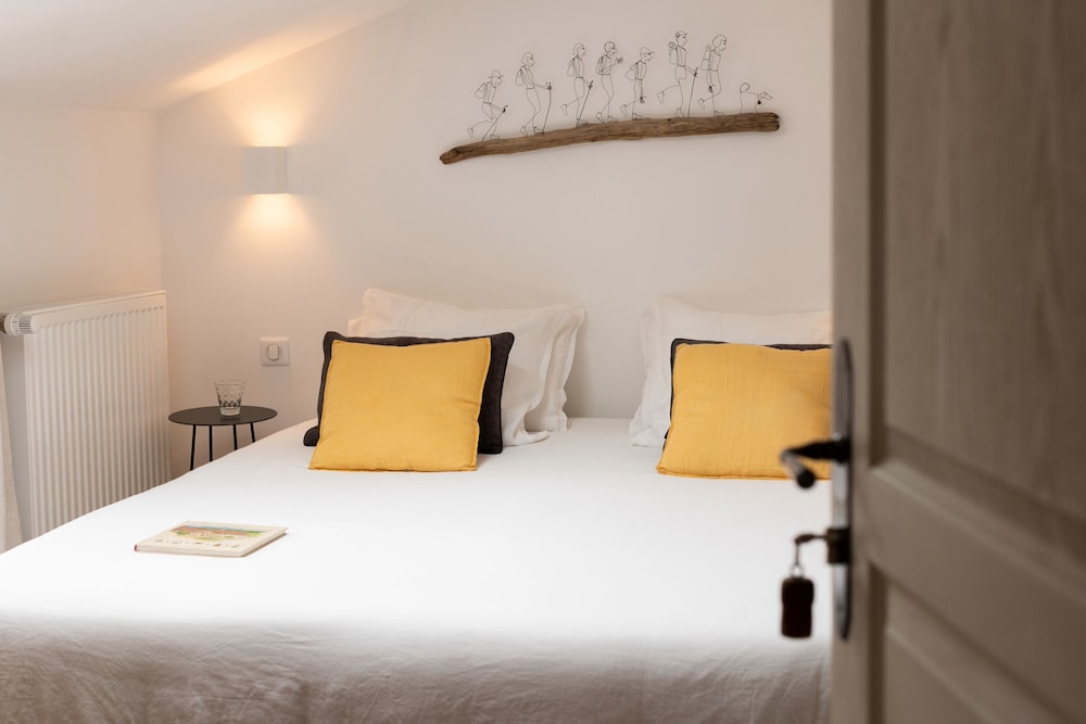 Standard Double or Twin Room photo 1