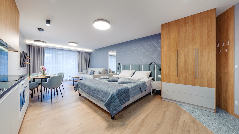 Room (D 16)