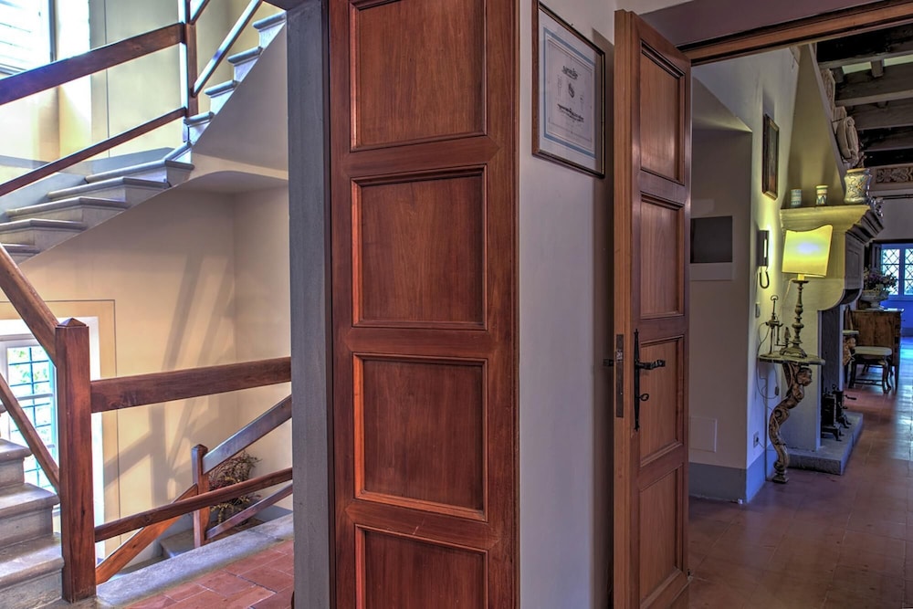 Villa photo 2