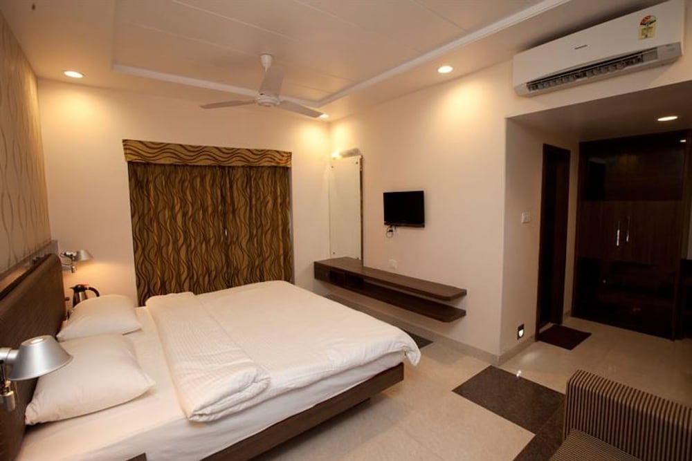 Deluxe Room (Back Side)