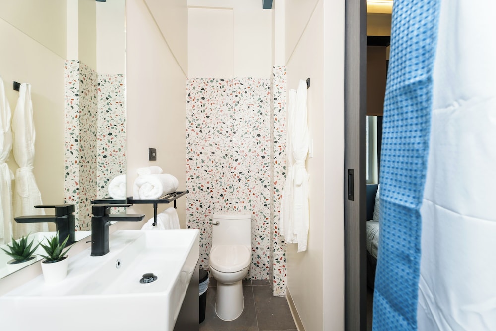 Premium Room - Photo 15