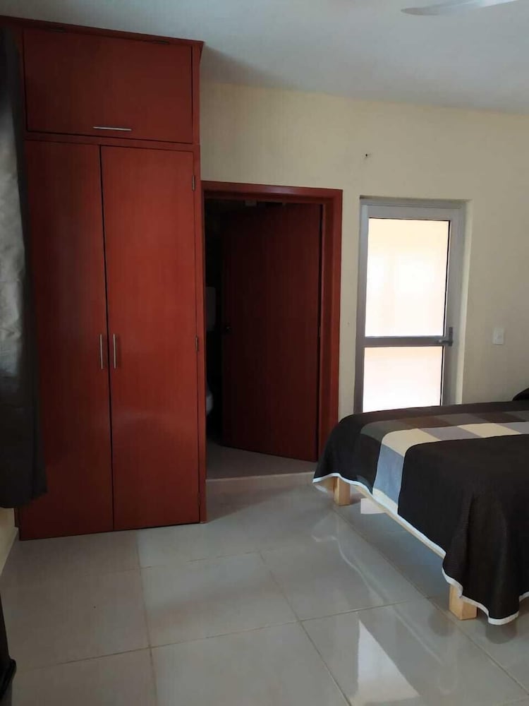 Standard Room, 1 King Bed, Private Bathroom