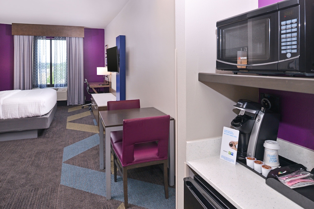 Suite, 1 King Bed with Sofa bed, Accessible (Communication Accessible) photo 1