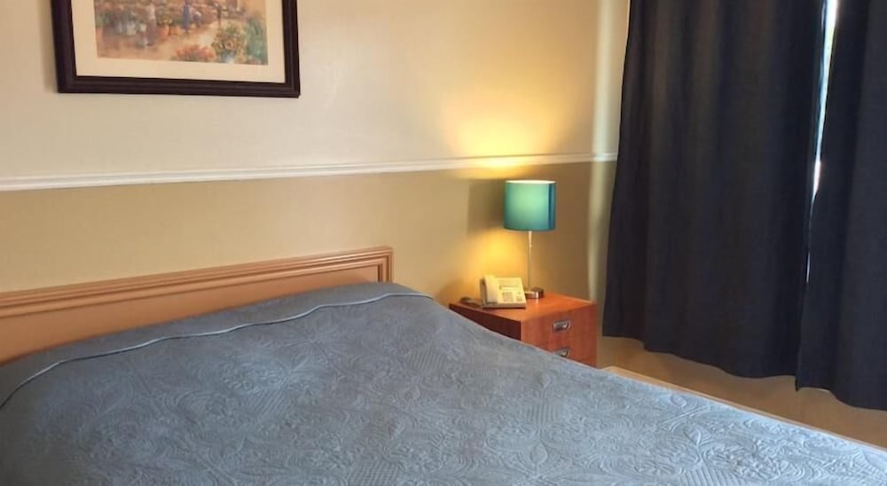 Standard Room, 1 Queen Bed photo 1