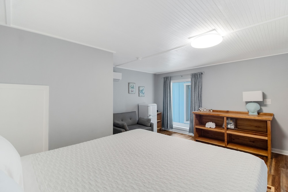 Comfort Room, 1 King Bed with Sofa bed photo 3