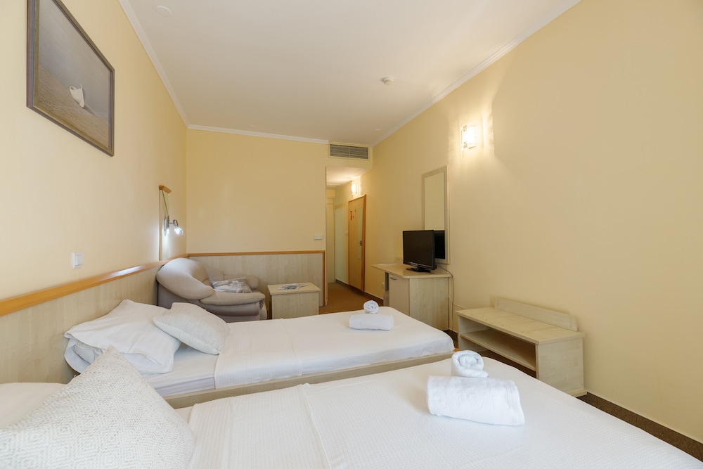 Classic Double or Twin Room, Balcony photo 2