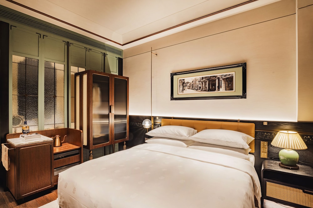 Elite Room, 1 Queen Bed, City View photo 2