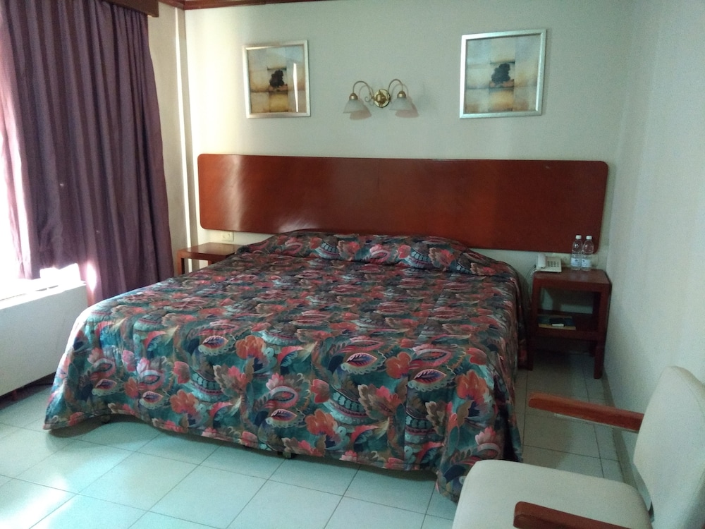 Standard Double Room, 1 Queen Bed, Private Bathroom, Corner