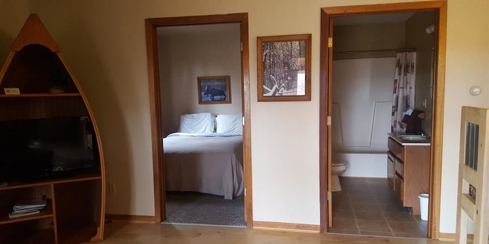 Cabin, 2 Bedrooms, Kitchen (The Neighbors) photo 2