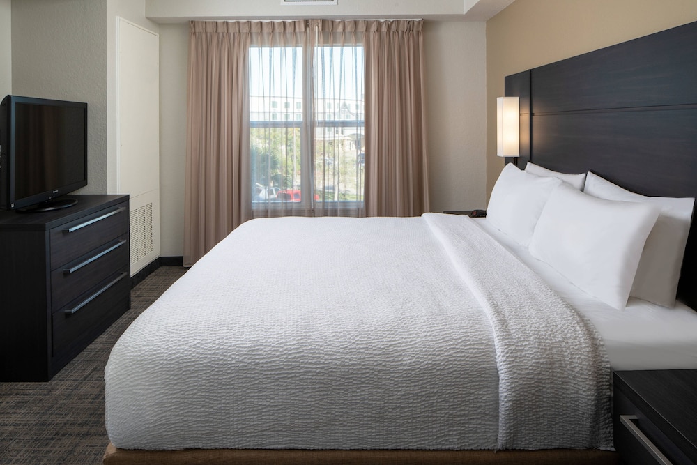 Suite, 1 Bedroom - Photo 2