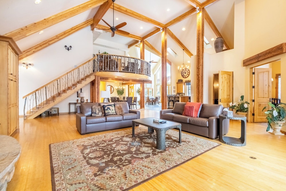 House (6 Bedrooms)
