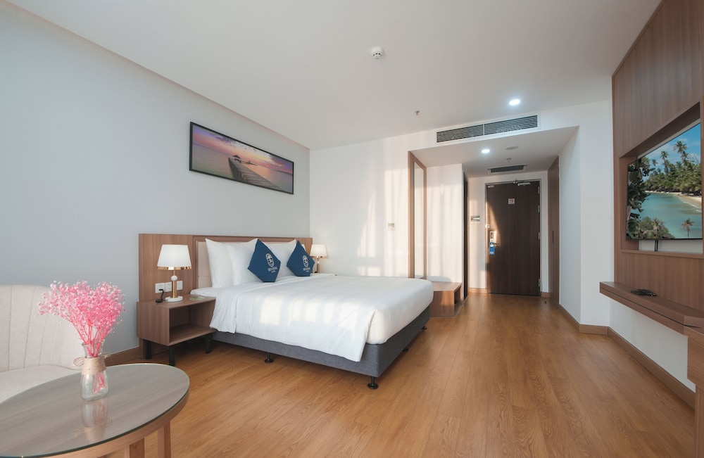 Premier Double Room, Sea View - Photo 2