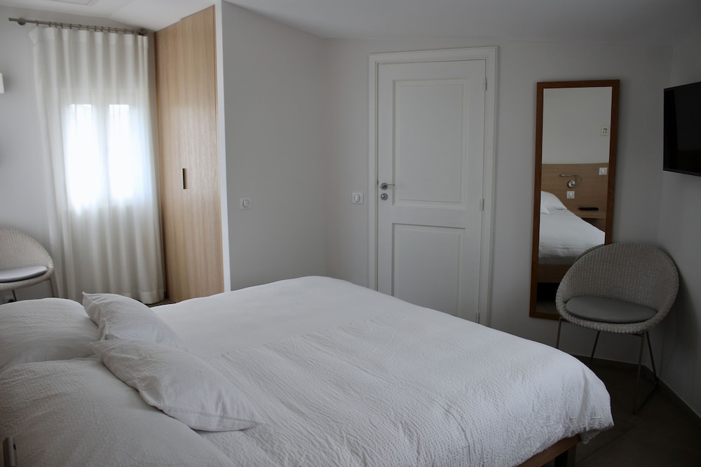 Duplex, 2 Bedrooms, 2 Bathrooms (F3)
