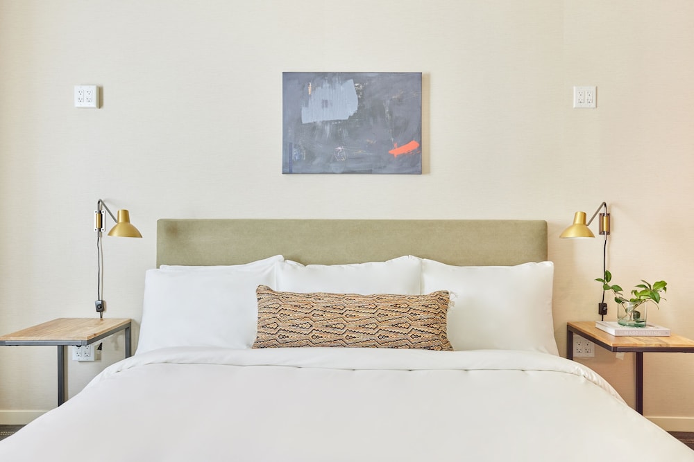 Standard Room, 1 King Bed - Photo 4