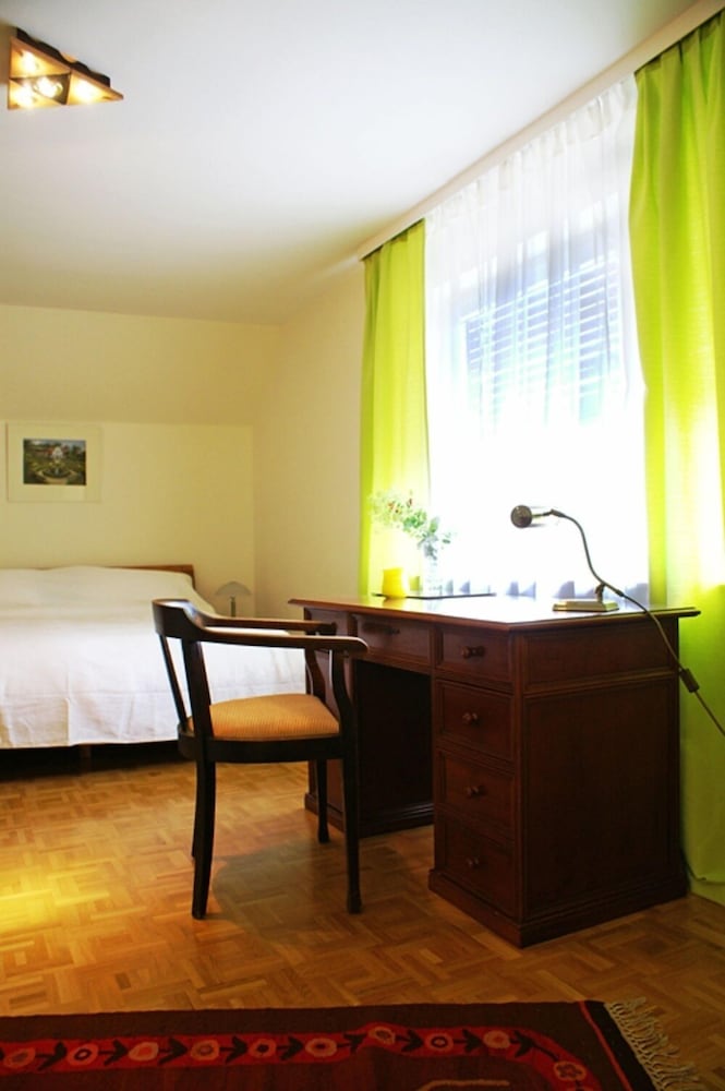 Economy Double Room, Shared Bathroom photo 1