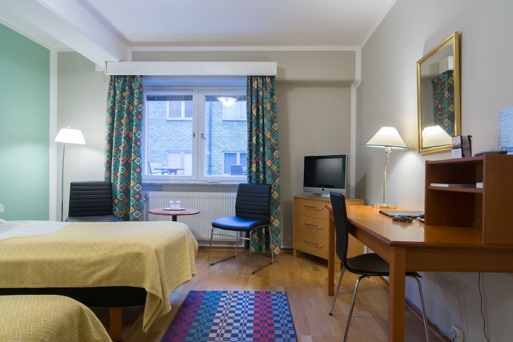 Standard Double Room, Non Smoking - Photo 9