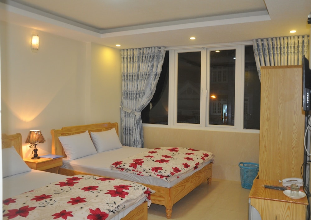 Deluxe Quadruple Room, 2 Queen Beds, Refrigerator, City View