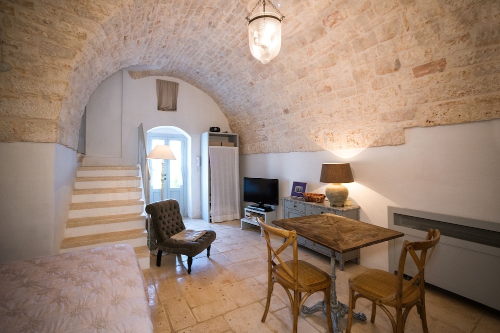 Basic Apartment, Patio