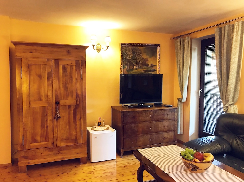 Junior Studio Suite, 1 Queen Bed, Non Smoking photo 3