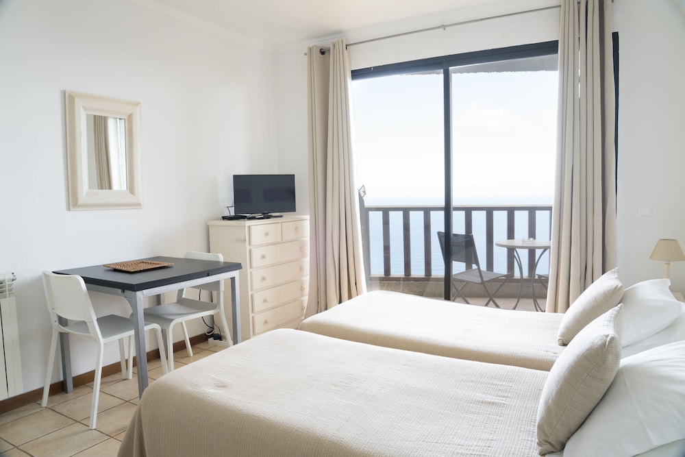 Twin Room, 2 Twin Beds, Kitchenette, Sea View