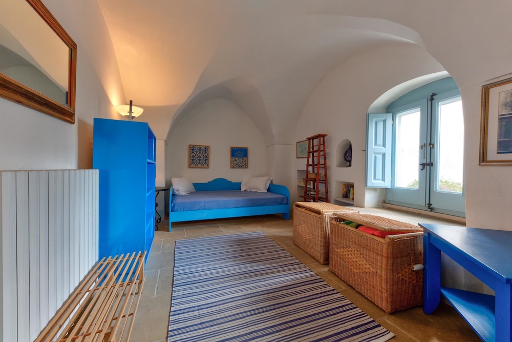 House, 4 Bedrooms photo 2
