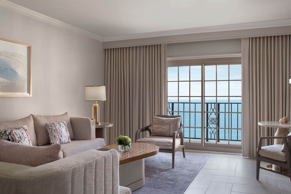 Suite, 1 Bedroom, Ocean View (Mobility Accessible, Roll-in Shower) - Photo 1