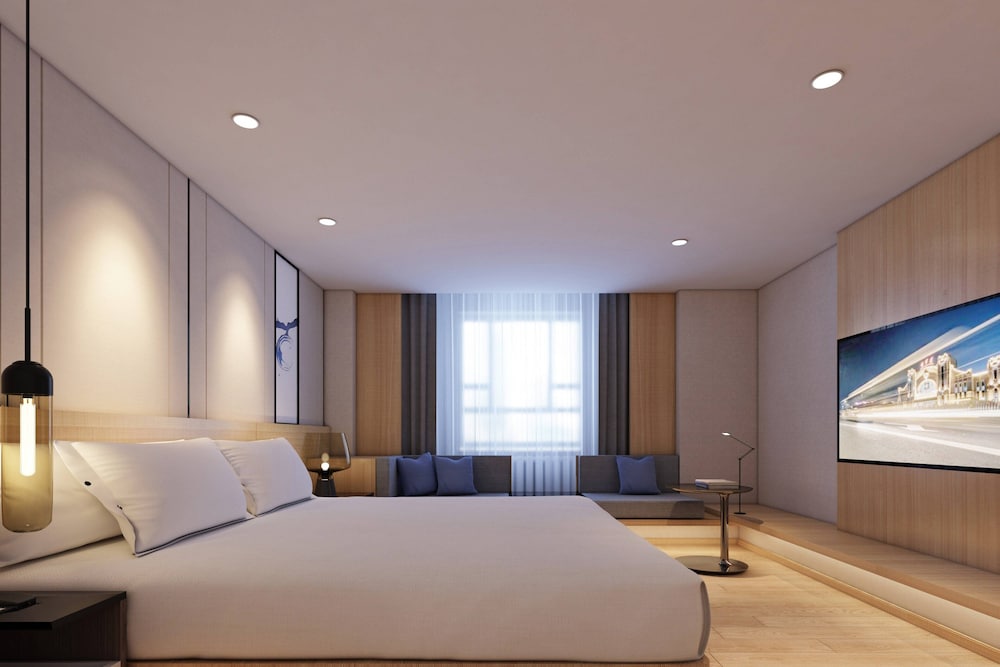 Deluxe Room, 1 King Bed - Photo 3
